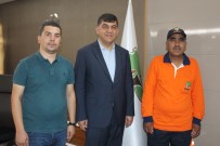 TEMİZLİK İŞÇİSİ - Temizlik İşçisi Bulduğu 20 Bin Lirayı Sahibine Teslim Etti