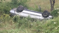 BURUNSUZ - Yoldan Çıkan Otomobil Takla Attı Açıklaması 4 Yaralı