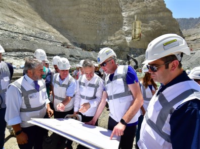 'Yusufeli Barajı 100 Katlı Bir Gökdelen Yüksekliğinde'