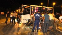 Burhaniye'de Kamyon Minibüse Çarptı 10 Yaralı