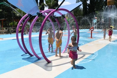 Çukurova'da Su Oyun Parkları Hizmete Açıldı