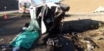 Hafif Ticari Araç Takla Attı Açıklaması 2 Öldü, 3 Yaralı