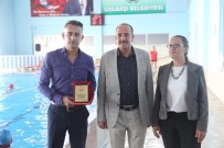 RAUF DENKTAŞ - Rauf Denktaş Yüzme Havuzu'na 'Yüzde 100 Güvenle Yüz' Plaketi Verildi