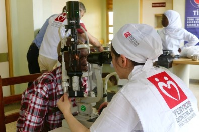 Turkcell Çalışanları Doğum Gününde Afrika'daki Bir Çift Gözü Sağlığına Kavuşturuyor
