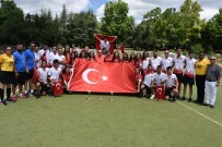 AVRUPA ÜLKELERİ - Türkiye'ye Hokeyde Çifte Gurur