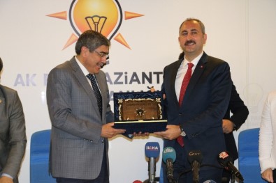 Adalet Bakanı Gül'den AK Parti Gaziantep İl Başkanlığı'na Ziyaret