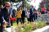 MEHMET ÖZHASEKI - Bakan Akar Kayseri'de Hava Şehitliğini Ziyaret Etti