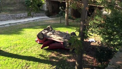 Bursa'da Otomobil Dereye Devrildi Açıklaması 2 Yaralı