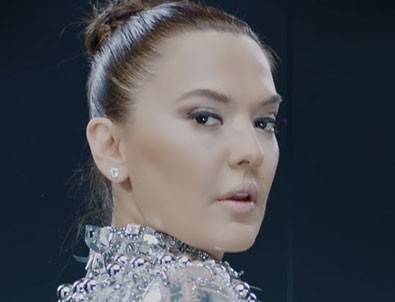 Demet Akalın sosyal medyada alay konusu oldu