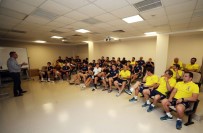 MERKEZ HAKEM KURULU - Fenerbahçe Ve Kasımpaşa'ya VAR Eğitimi Verildi