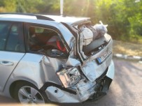 KÜPLÜ - Tırın Arkadan Çarptığı Otomobildeki 2 Çocuk Yaralandı