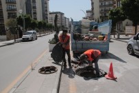 RÖGAR KAPAĞI - VASKİ Ekipleri Binlerce Rögar Kapağını Değiştiriyor