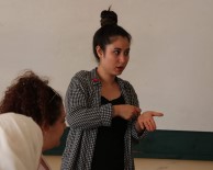 EĞİTİM YILI - Yaşayarak Öğrendiği İşaret Dili Mesleği Oldu