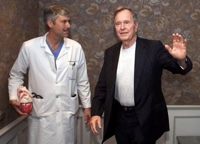 Baba Bush'un Eski Doktoru Öldürüldü