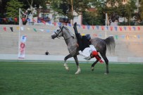 AKROBASİ GÖSTERİSİ - Bursa'da Türk Dünyası Ata Sporları Şenliği'nde Nefes Kesen Görüntüler