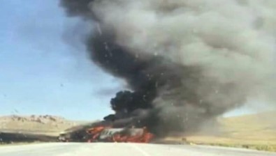 Doğubayazıt'ta PKK'lı Teröristler 4 Aracı Ateşe Verdi