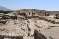 Kınık Höyükte 6 Bin Yıl Öncesine Ait Pers Tapınağı Bulundu Haberi