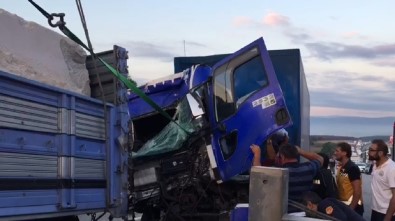 Samsun'da Kamyon Kamyona Arkadan Çarptı Açıklaması 1 Yaralı