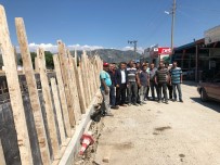 MUSTAFA BOZKURT - Eğirdir'de Sanayi Esnafına Set Olan Duvar İnşaatı Durduruldu