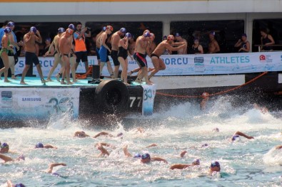 İstanbul Boğazı'nda Samsung Boğaziçi Kıtalararası Yüzme Yarışı Heyecanı Yaşandı