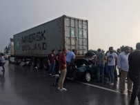 KUZUCULU - Otomobil Tıra Çarptı Açıklaması 3 Ölü, 1 Yaralı