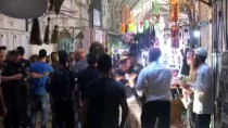 POLİS KORUMASI - Yahudiler Filistinli Esnafa Saldırdı