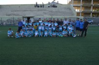 SERHAT KILIÇ - Eleşkirt Spor Futbol Okulu Fenerbahçe Karşısında Oynadığı Futbolla Büyüledi
