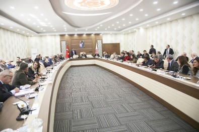 İsrail'e 8 Farklı Dille Tepki