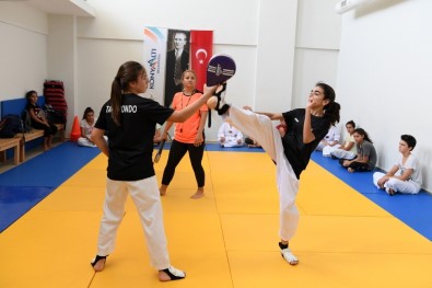 KONSEM Yaz Okulu'nda Teakwondo Kursu