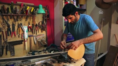Bağlama Ustasından 'Üstatlar' İçin Üretim