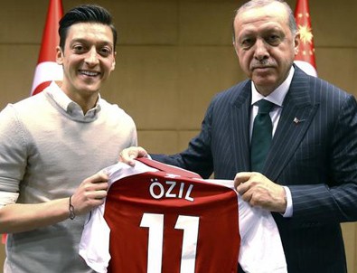 Başkan Erdoğan, Mesut Özil'i aradı