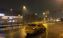 İstanbul'da Şiddetli Yağış Etkili Olmaya Başladı