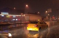 İstanbul'da Şiddetli Yağış Etkili Oluyor