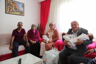 Niğde Belediye Başkanı Özkan'dan Üçüz Bebeklere Ziyaret