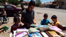 KARACAHISAR - Nostaljik Kamyonetiyle Köy Köy Dolaşıp Kitap Dağıtıyor