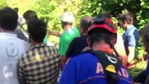 KEPÇE OPERATÖRÜ - Rize'de Dereye Düşen Kişi Ağır Yaralandı