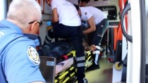 ÇUKUROVA ÜNIVERSITESI - Üzerine Demir Direk Düşen İşçi Ağır Yaralandı