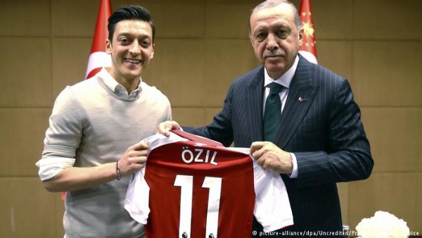 Başkan Erdoğan, Mesut Özil'i aradı