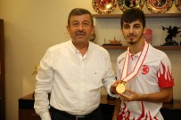 ULUSLARARASI ORGANİZASYONLAR - Başkan Karabacak, Dünya Şampiyonu Eray Şamdan'ı Kabul Etti