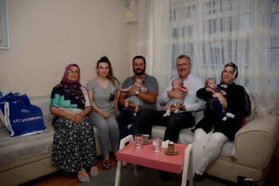Başkan Özkan'dan Üçüz Bebeği Olan Çifte Ziyaret