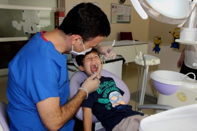 Çocuklarda Çapraşık Diş Problemi, 'Sabit Yer Tutucu' İle Önlenecek