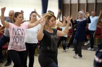 Merkezefendi'de Ücretsiz Halk Oyunları Kursu Devam Ediyor