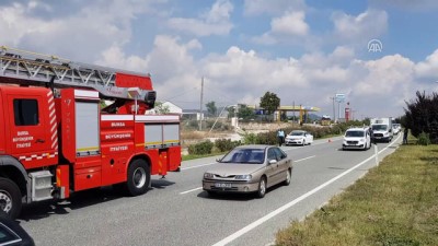 Bursa'da Seyir Halindeyken Arızalanan Otomobil Yandı