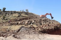 DARMADAĞıN - Define Ararken Mezarlıkları Tahrip Ettiler