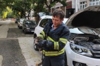 YAVRU KEDİ - Motora Giren Yavru Kediyi İtfaiye Ekipleri Kurtardı