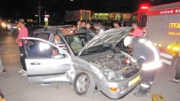 SADIK AHMET - Otomobiller Çarpıştı Açıklaması 5 Yaralı