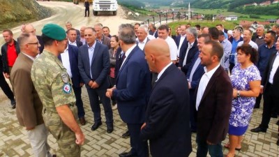 Türk Askeri Kosova'da Yol Yaptı