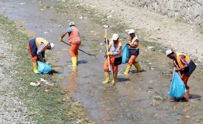 Van Gölü'ne Dökülen Derelerde Temizlik Çalışması