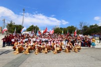 TAKSİM ANITI - 64 Ülkeden Gelen Kültür Elçileri, Danslarıyla Renkli Görüntüler Oluşturdu