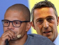 ESKİ FUTBOLCU - Ali Koç, Alex'e Forma Hediye Etti